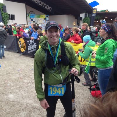 Juni 2015: Zugspitz Ultratrail 2015. Bart erreicht nach 7:44.31,6 Stunden das Ziel in Grainau. 54 km und 2.500 Höhenmeter im Kasten. WOW!!! Bart wird 81. im Supertrail-Wettbewerb und 54. seiner Altersklasse. Er kann noch lachen.
