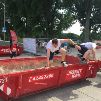 Juli 2015: Urbanian Run​ 2015 in Nürnberg. "Entercontainer", Lukas und Peter in Action.
