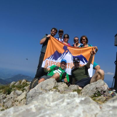 Juli 2015: #AlmRevival. Flagge zeigen auf dem Gipfel.