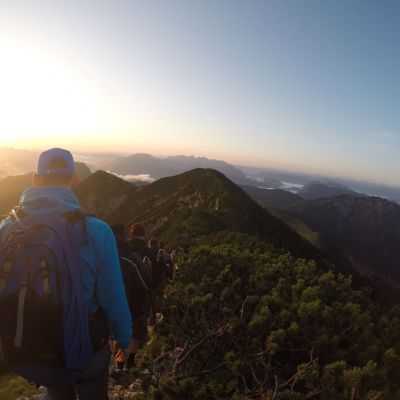 Juli 2015: #AlmRevival. Juli 2015: #AlmRevival. Sonnenaufgang auf den Großen Traithen (1.852 m).