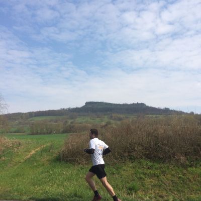 Tolle Kulisse. Bart vor dem Staffelberg.