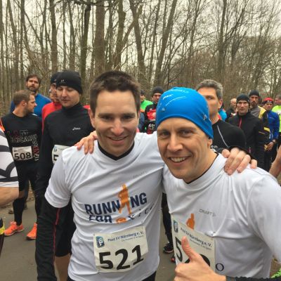 Vor dem Startschuss zum Halbmarathon beim Post SV Fr&uuml;hjahrslauf.