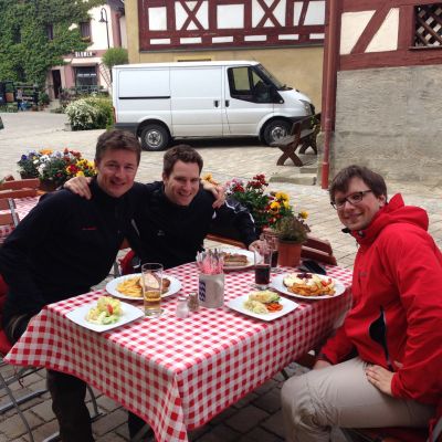 "Halbzeit" in Betzenstein auf der Wanderung von Pegnitz nach Gräfenberg auf dem Fränkischen Gebirgsweg sowie dem Oberfränkischen Jakobsweg. Super-leckere Schnitzel und Bratwürste.