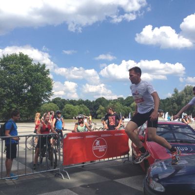 Stefan beim "Luuv Rush Hour" Hindernis während des Urbanian Runs 2014 in Nürnberg.