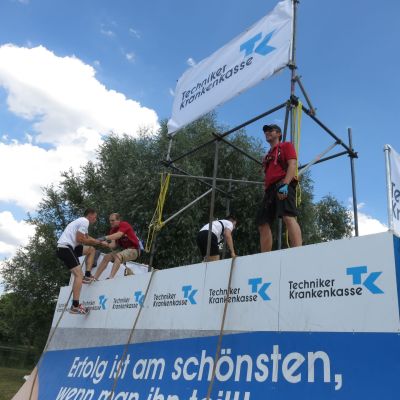 Stefan beim Hindernis "TK Steilkurve" während des Urbanian Runs 2014 in Nürnberg. Stefan bezwingt hier eine 3m hohe Quarter-Pipe.