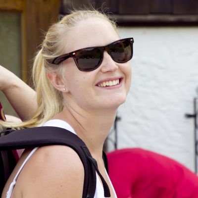 Julia beim Aufstieg vom Berggasthof Rosengasse in Richtung BaumoosAlm​.