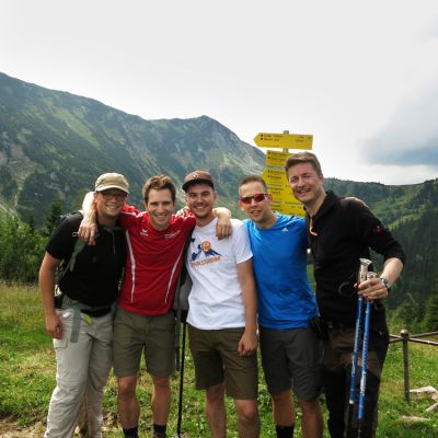 Jenni, Lukas, Peter, Bart, Stefan und Jochen auf dem Weg von der BaumoosAlm​ zum Großen Traithen (1.852 m).