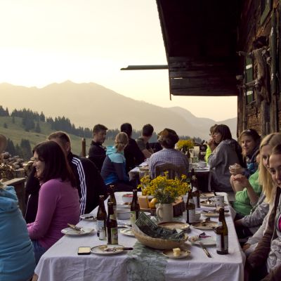 Traumhaftes Abendessen auf der BaumoosAlm​.