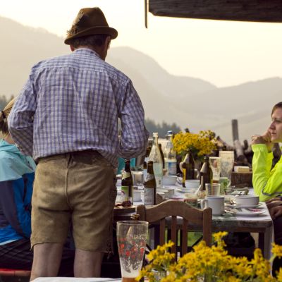 Traumhaftes Abendessen auf der BaumoosAlm​.
