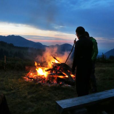 Lagerfeuer auf der BaumoosAlm​.