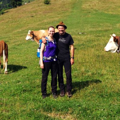 Kerstin und Alois auf dem Weg zum Käsen.