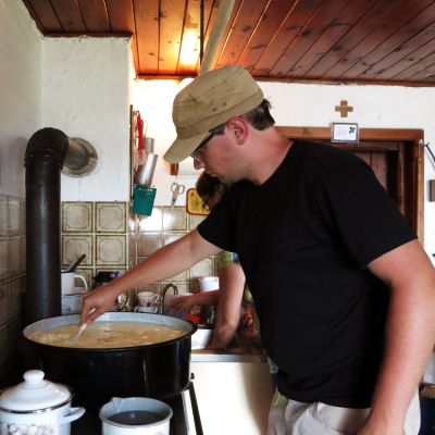 Alm-Besuch zum Käsen in Grafenherberg.