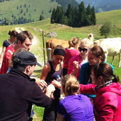 Alm-Besuch zum Käsen in Grafenherberg.