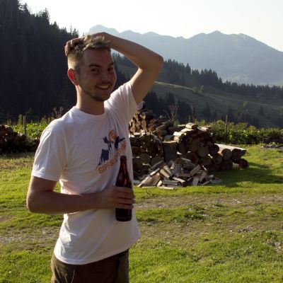 "Gipfelstürmer" Lukas auf der BaumoosAlm​.