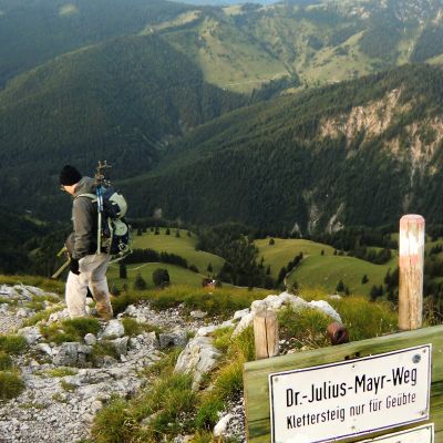 Peter, Lukas, Bart und Jochen auf dem Klettersteig "Dr.-Julius-Mayr-Weg" vom Brünnsteingipfel zum Brünnsteinhaus.