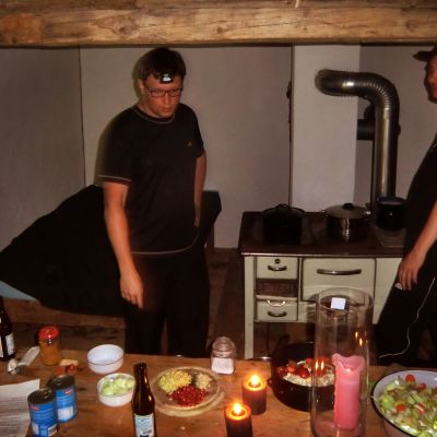 Gemeinsames Kochen mit Heidrun auf der BaumoosAlm.