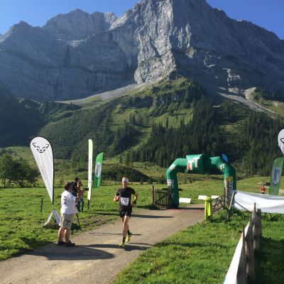 Hoffentlich hatten auch die Sieger Augen für diese tolle Bergkulisse. Ein Traum!