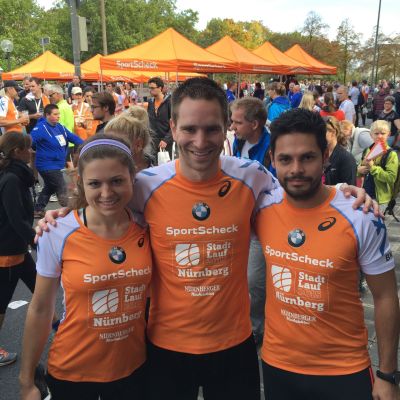 Die Halb-Marathonis und "exito Gipfelst&uuml;rmer" Ana und Bart mit Gustavo.