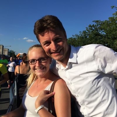 Supporters an der Strecke. Julia und Jochen feuern unsere Gipfelstürmer an.