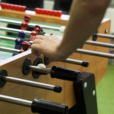 Kicker-Action. Heiße Duelle in den Mittagspausen.