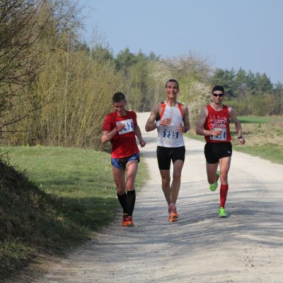 Am Staffelberg drehen die Läufer eine Runde, bevor es dann hinunter in Richtung Uetzing geht.