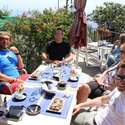 Gemütliches Tapas-Essen beim Trail-Talk mit unserem Freund Lars (trailfieber​) und seiner Mutter Margit.