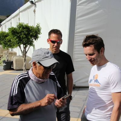 Treffen mit dem Palmero Tomás, der ganz begeistert von seinen drei Teilnahmen beim Transvulcania, isla de La Palma​ in den Jahren 2009, 2010 und 2011 erzählt.