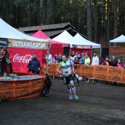 Ludovic Pommeret, Gewinner des Ultra Trail du Mont Blanc - UTMB​ 2016, erreicht auf Platz 2 das "Refugio El Pilar". Er landet später auf Platz 2.