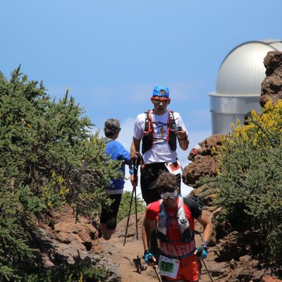 Stefan kommt nur wenige Minuten später am Roque de los Muchachos an.