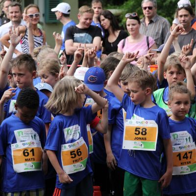 WOW! Auf die Frage, wer bereits bei einem Kinderlauf am Start war, gingen VIELE H&auml;nde nach oben.
