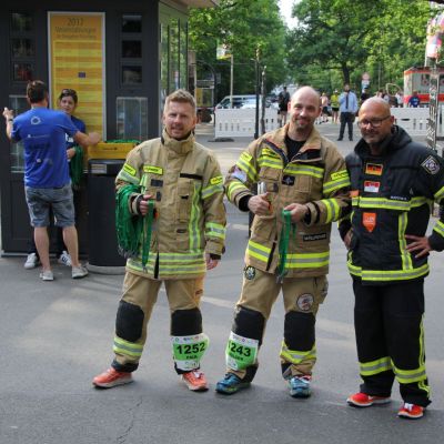 2017: Die "Running Firefighter" gingen in voller Montur an den Start. Verrückte Sache!