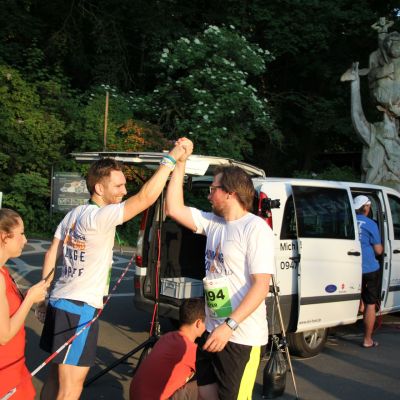 2017: Handshake nach dem Zieleinlauf von Peter.