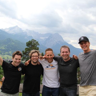 Zwischenstopp in Garmisch-Partenkirchen. Gem&uuml;tliches Mittagessen mit Thomas Sabo Ice Tigers Profi Markus Weber im  Landhotel &amp; BergGasthof Panorama am Wank. Unser Team-Doc Thomas betreut Markus sportmedizinisch als Eishockey-Spieler.