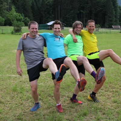 Ups, was ist denn das? Die exito Trailrunning-Männerballett-Gruppe?