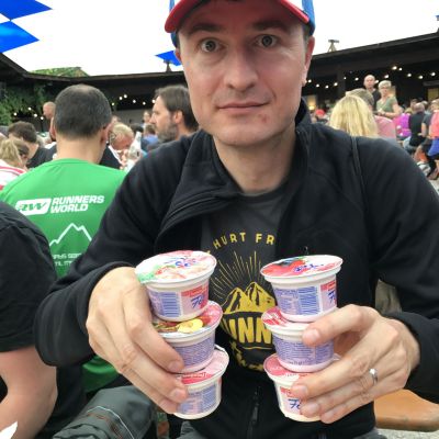 Ups! Was ist denn hier los? Keiner mag den Joghurt. Jochen opfert sich und isst sie alle auf ;-)