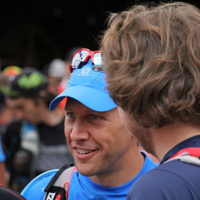 Stefan und Lars reihen sich vorne im Startblock ein.