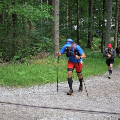 Und drückt sich nach oben.