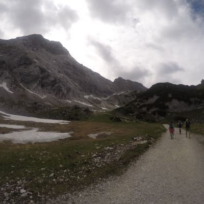 Hier drehen die Läufer eine Schleife, bevor des dann hinab nach Grainau geht.