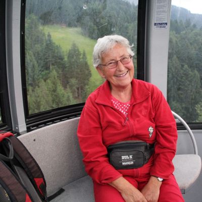 Dort treffen wir die Schweizerin Vrenerli, DIE "Geißen-Oma" aus dem Wallis. Unglaublich sympathisch. Sie unterstützt ihren Sohn Tobias, der Platz 3 in der Kateghorie ULTRATRAIL Master Men wird.
