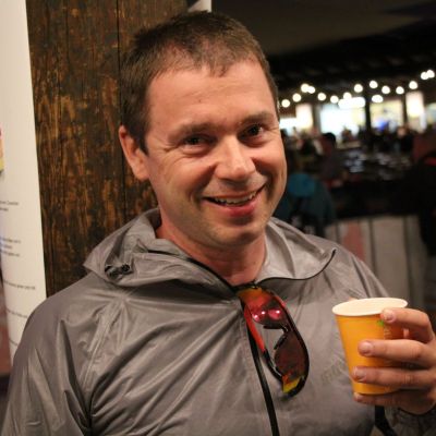 Thomas hält sich mit Kaffee wach ...