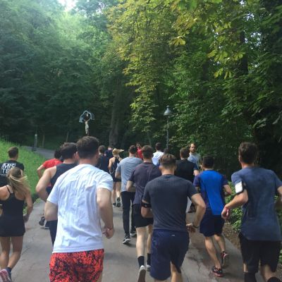 Juni 2017: Auch in der Tapering-Phase vor dem Zugspitz Ultratrail geht immer ein kleines Läufchen. Unser Bart hat heute im Rahmen des Fifteen Seconds Festivals die Gelegenheit ergriffen, beim "John Harris Fitness Evening Run mit Florian Gschwandtner" teilzunehmen. Wann geht man schon mal mit dem Gründer und Geschäftsführer von Runtastic auf einen abendlichen Run?!? ;-)