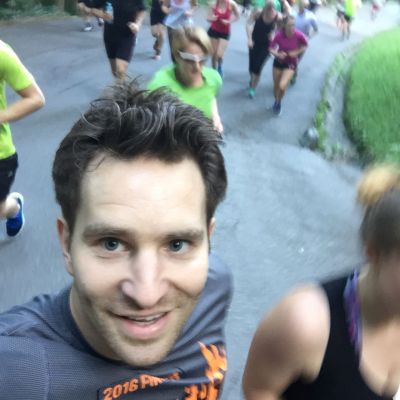 Juni 2017: Auch in der Tapering-Phase vor dem Zugspitz Ultratrail geht immer ein kleines Läufchen. Unser Bart hat heute im Rahmen des Fifteen Seconds Festivals die Gelegenheit ergriffen, beim "John Harris Fitness Evening Run mit Florian Gschwandtner" teilzunehmen. Wann geht man schon mal mit dem Gründer und Geschäftsführer von Runtastic auf einen abendlichen Run?!? ;-)