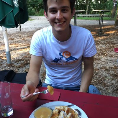 Neuzugang Thibault aus Frankreich testet Kaiserschmarrn ...