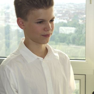 Juli 2017: Unser Jochen zeichnet im Namen der Förderinitiative "Team Nürnberg" den Sportler des Monats Juni aus und verleiht das von exito zur Verfügung gestellte Preisgeld in Höhe von 500 Euro. Die Auszeichnung erhielt der 15-jährige sehbehinderte Schwimmer Taliso Engel vom 1. FCN Schwimmen.