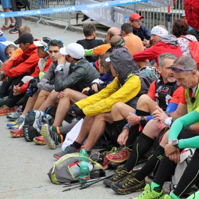 Über 2 Stunden vor dem Start sitzen die Trailrunner bereits am Start.