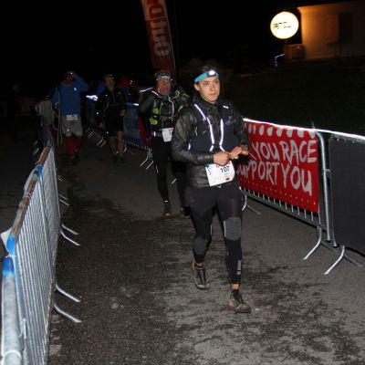 Lisa setzt ihren Weg nach Col Seigne fort.