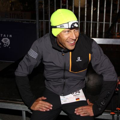 Stefan landet auf einem sensationellen 235. Platz. In seiner Altersklasse (V1 H) wurde Stefan 73. und unter allen deutschen Teilnehmern sprang damit sogar ein grandioser 3. Platz heraus. Stefan legte die Strecke in 32:27:53 zurück.