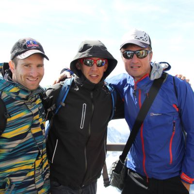 exito Trio vor großer Kulisse.