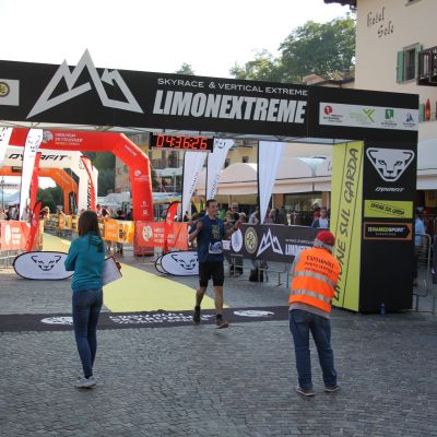 Nach 04:36:26 kommt unser Trail-Freund Marcel auf Platz 120 in Limone an.
