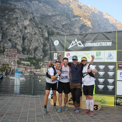 Unser Trail-Trio Stefan, Bart und Peter mit Trail-Fotograf und Supporter Jochen.